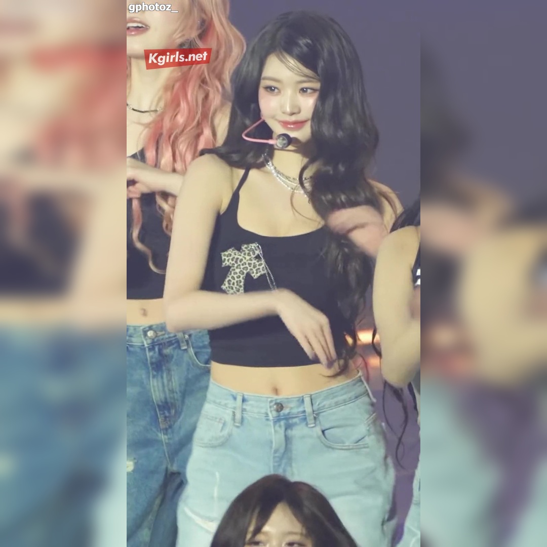 Jang Wonyoung Rocks Sleeveless Look at Fan Concert! Sexy Vibes Steal the Show 😍
