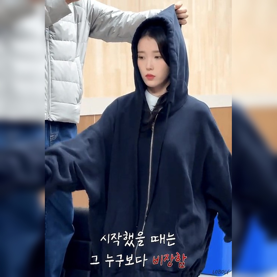 IU’s Keyring Challenge… That Waist and Hip Line Tho 😭