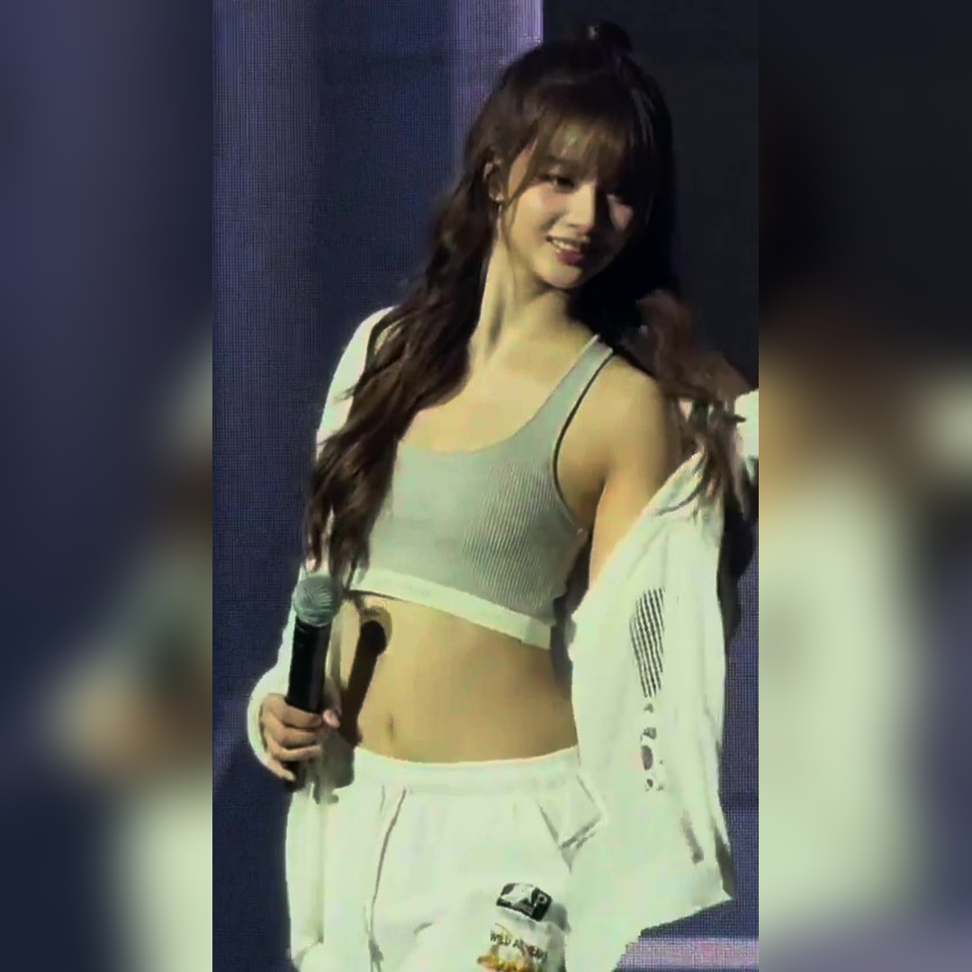 엔믹스 설윤 역대급 노출…회색 스포츠브라 몽실 가슴골 야꼽